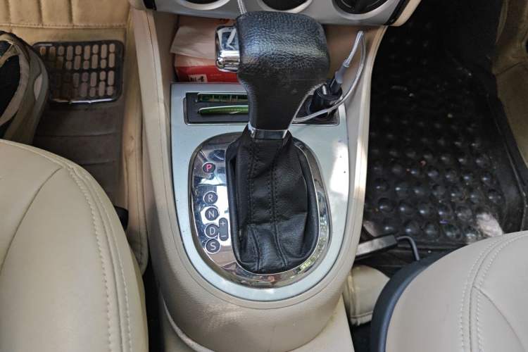 Used Volkswagen Lavida 2011 1.6L Automatic PinYou Edition Gear Lever