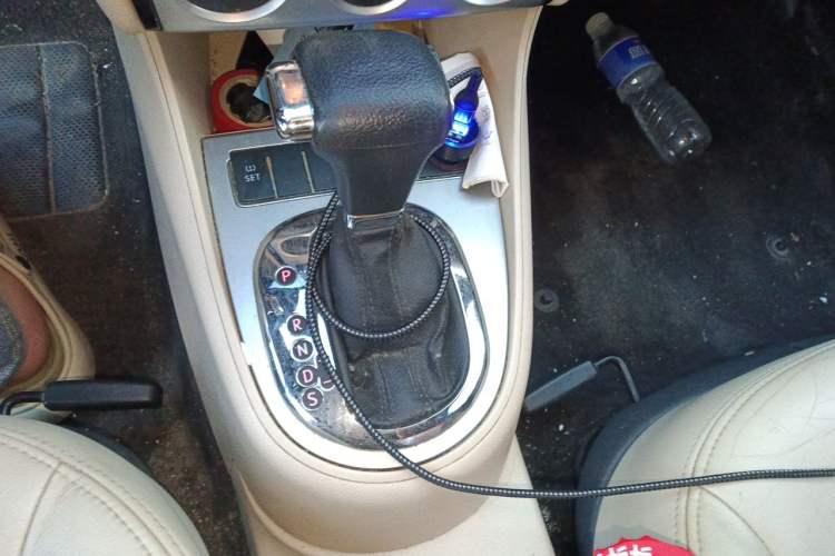 Used Volkswagen Lavida 2011 1.6L Automatic Premium Edition Gear Lever