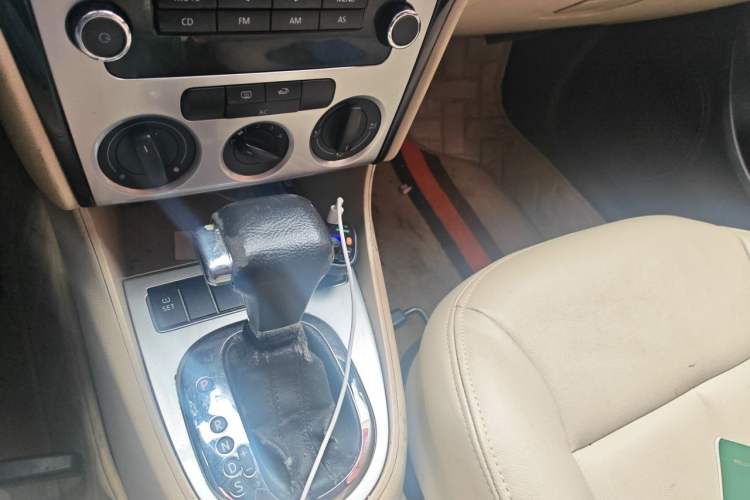 Used Volkswagen Lavida 2011 1.6L Automatic Premium Edition Gear Lever
