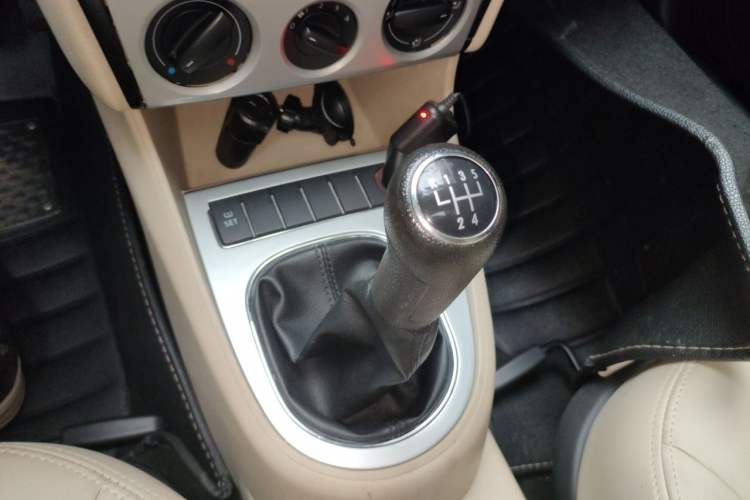 Used Volkswagen Lavida 2011 1.6L Manual - Premium Edition Gear Lever