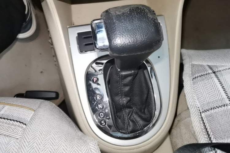 Used Volkswagen Lavida 2011 1.6L Automatic PinYou Edition Gear Lever