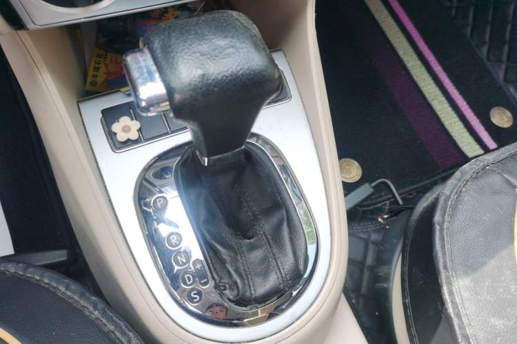 Used Volkswagen Lavida 2011 1.6L Automatic Premium Edition Gear Lever