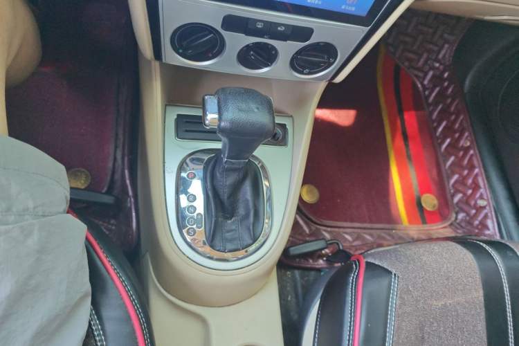 Used Volkswagen Lavida 2011 1.6L Automatic PinYou Edition Gear Lever