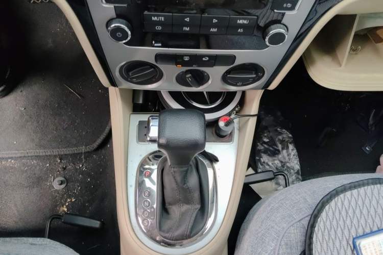 Used Volkswagen Lavida 2011 1.6L Automatic PinYou Edition Gear Lever