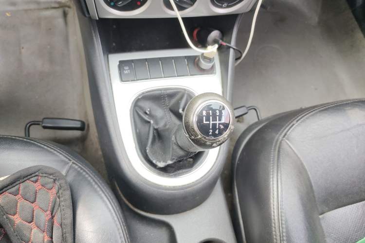 Used Volkswagen Lavida 2011 1.6L Manual - Premium Edition Gear Lever