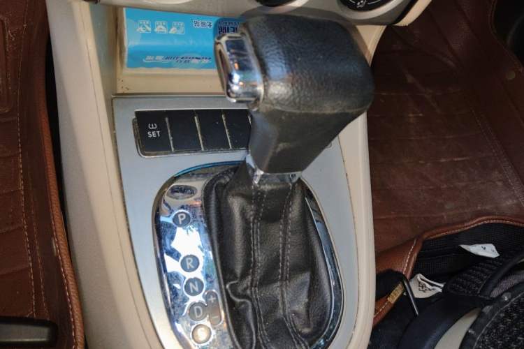Used Volkswagen Lavida 2011 1.6L Automatic Premium Edition Gear Lever