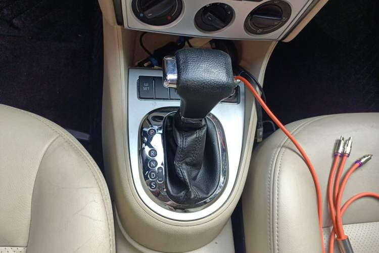 Used Volkswagen Lavida 2011 1.6L Automatic Premium Edition Gear Lever