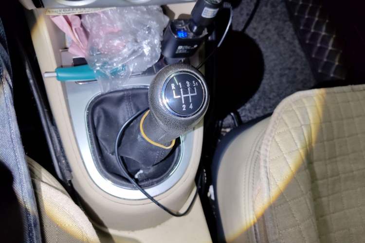 Used Volkswagen Lavida 2011 1.6L Manual - Premium Edition Gear Lever