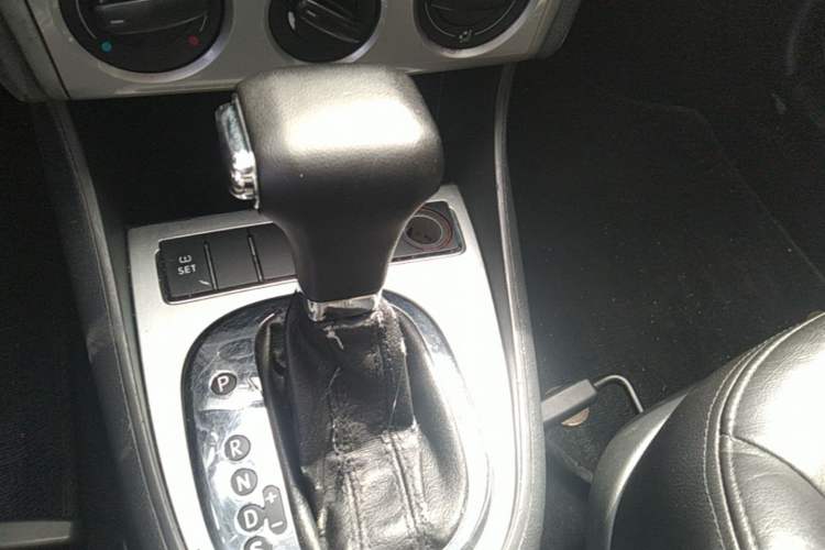 Used Volkswagen Lavida 2011 1.6L Automatic Premium Edition Gear Lever