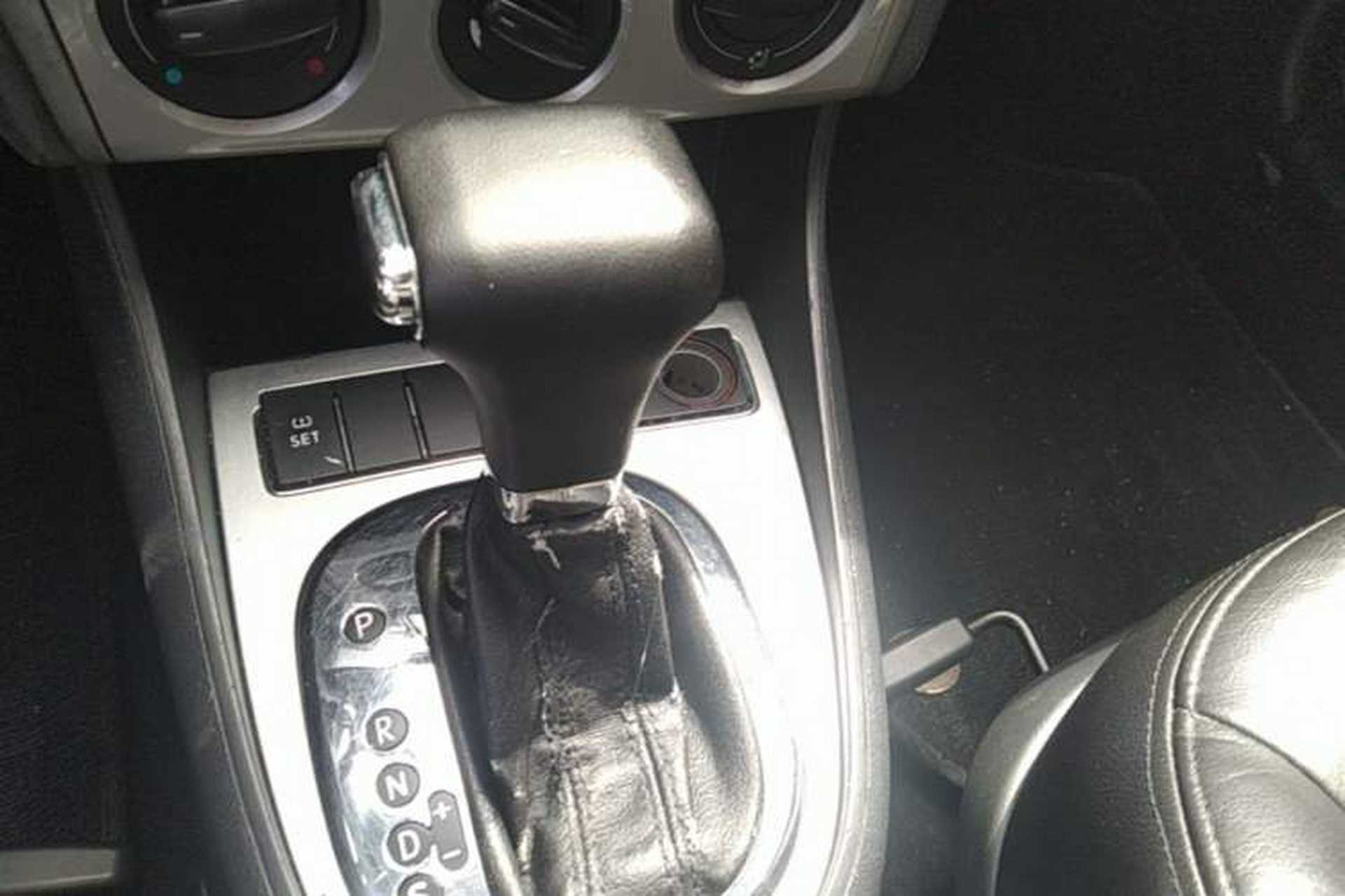 Used Volkswagen Lavida 2011 1.6L Automatic Premium Edition Gear Lever