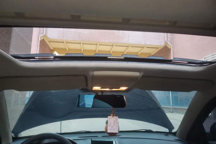 Used Volkswagen Lavida 2011 1.6L Manual - Premium Edition Headliner