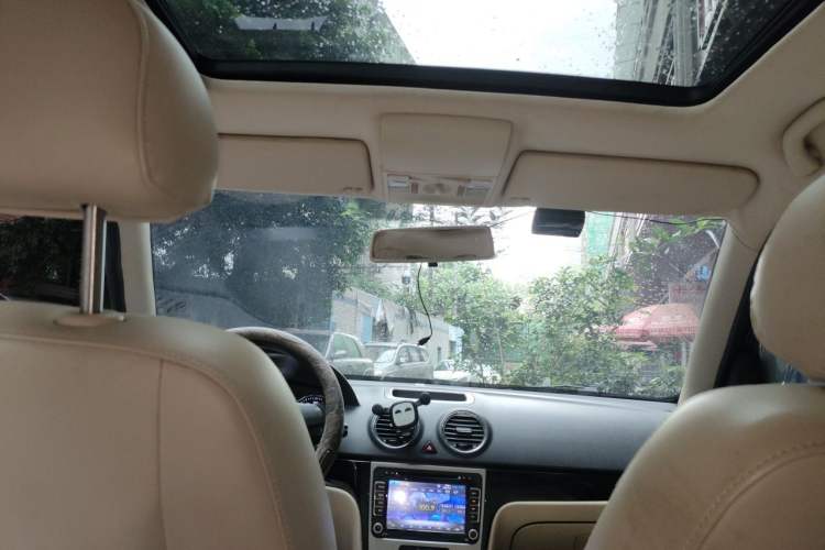 Used Volkswagen Lavida 2011 1.6L Manual - Premium Edition Headliner