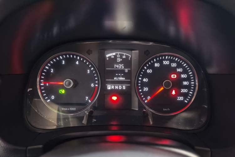 Used Volkswagen Lavida 2011 1.6L Automatic Premium Edition Instrument Cluster