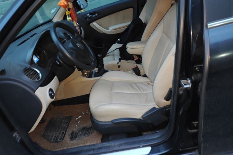 Used Volkswagen Lavida 2011 1.6L Manual - Premium Edition Left Front Seat