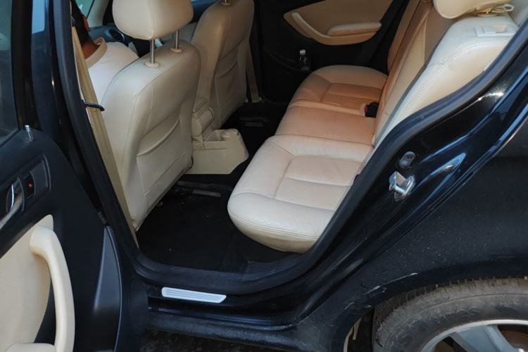 Used Volkswagen Lavida 2011 1.6L Manual - Premium Edition Left Rear Seat
