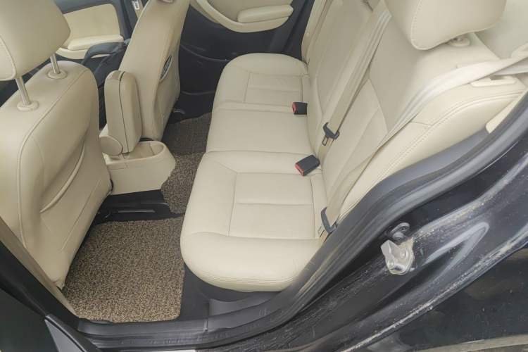 Used Volkswagen Lavida 2011 1.6L Manual - Premium Edition Left Rear Seat