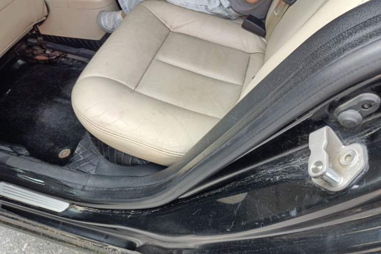 Used Volkswagen Lavida 2011 1.6L Automatic Premium Edition Left Rear Seat