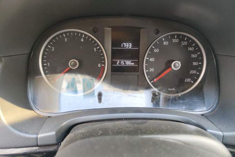 Used Volkswagen Lavida 2011 1.6L Automatic PinYou Edition Odometer Close Up