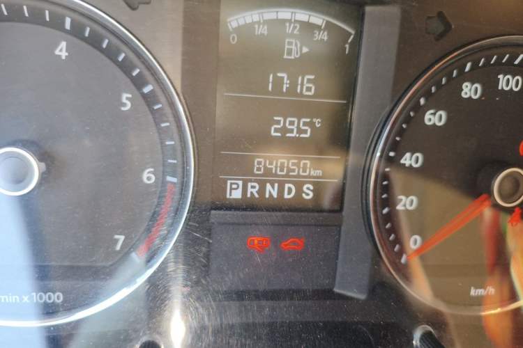 Used Volkswagen Lavida 2011 1.6L Automatic Premium Edition Odometer Close Up