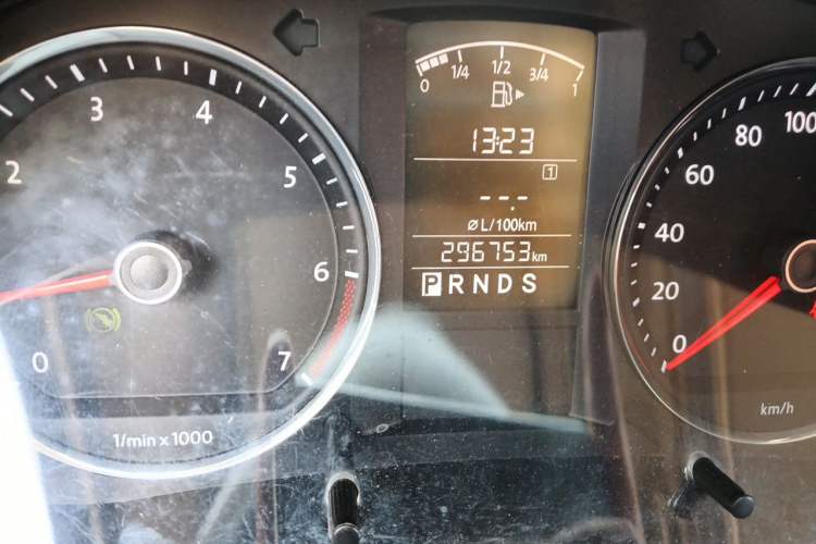 Used Volkswagen Lavida 2011 1.6L Automatic Premium Edition Odometer Close Up