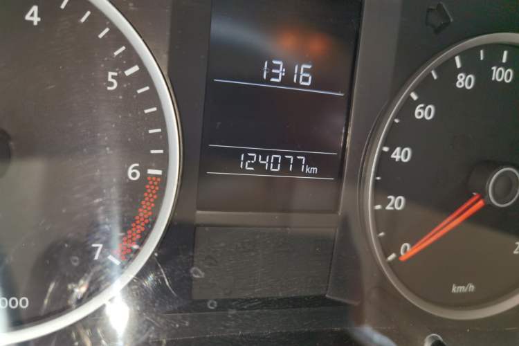 Used Volkswagen Lavida 2011 1.6L Automatic PinYou Edition Odometer Close Up