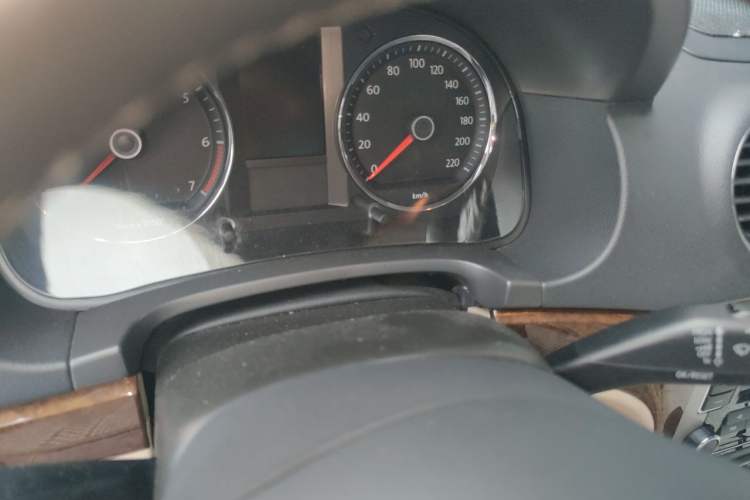 Used Volkswagen Lavida 2011 1.6L Automatic Pinxuan Edition Odometer Close Up