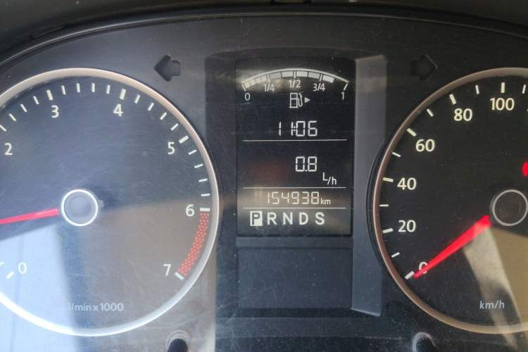 Used Volkswagen Lavida 2011 1.6L Automatic PinYou Edition Odometer Close Up