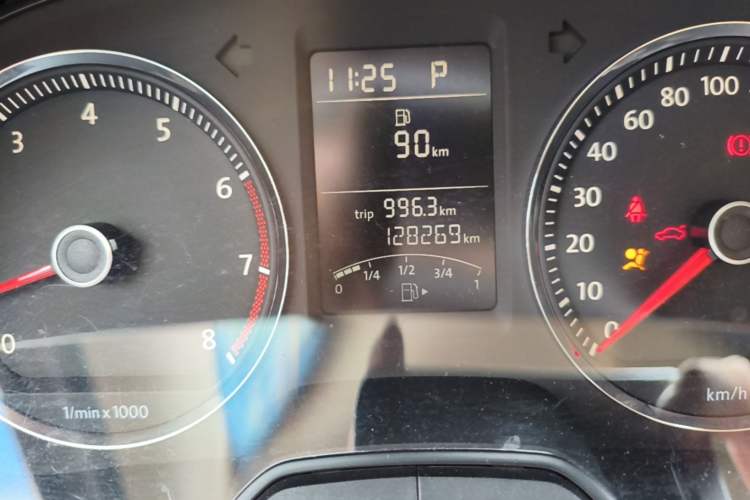 Used Volkswagen Lavida 2011 1.4 TSI DSG Prestige Edition Odometer Close Up