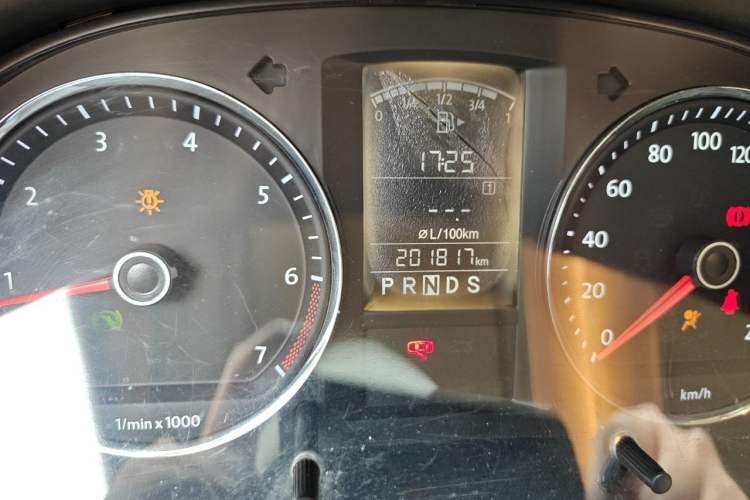 Used Volkswagen Lavida 2011 1.6L Automatic Pinxuan Edition Odometer Close Up