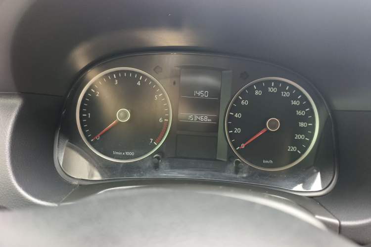 Used Volkswagen Lavida 2011 1.6L Automatic PinYou Edition Odometer Close Up