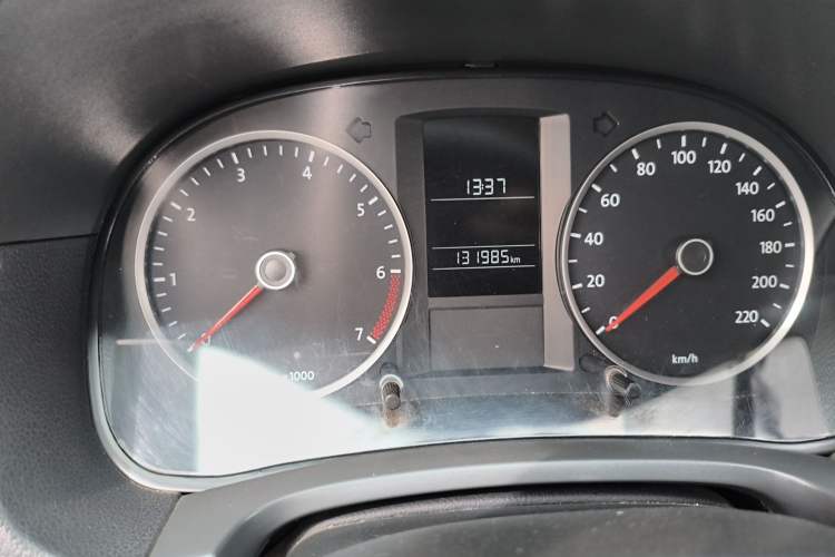 Used Volkswagen Lavida 2011 1.6L Automatic PinYou Edition Odometer Close Up