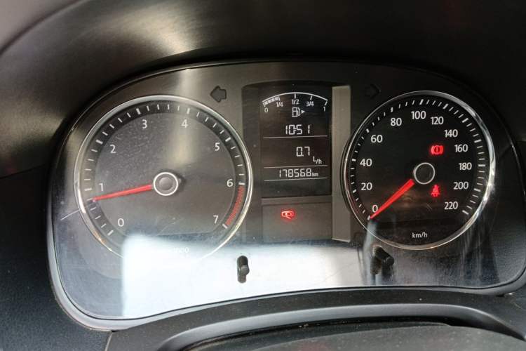 Used Volkswagen Lavida 2011 1.6L Manual - Premium Edition Odometer Close Up