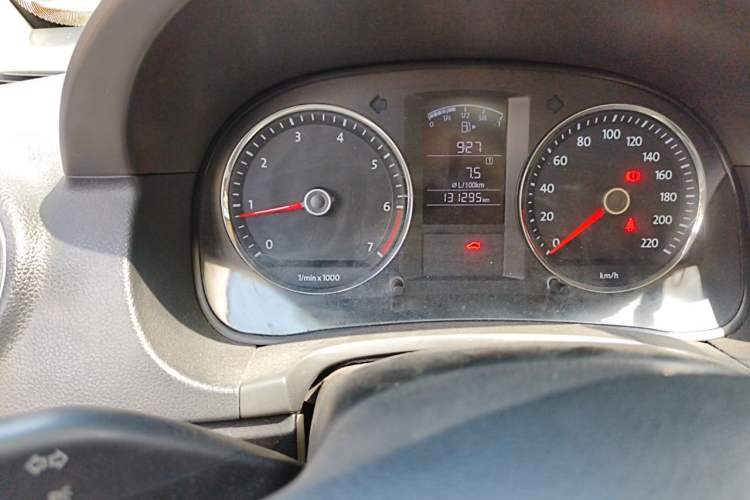 Used Volkswagen Lavida 2011 1.6L Manual - Premium Edition Odometer Close Up