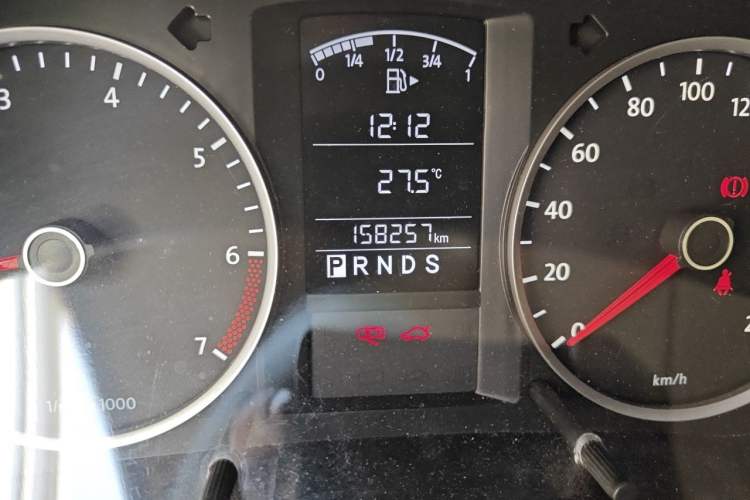 Used Volkswagen Lavida 2011 1.6L Automatic PinYou Edition Odometer Close Up