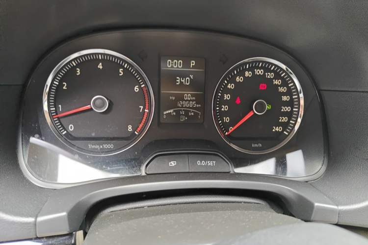 Used Volkswagen Lavida 2011 1.4 TSI DSG Prestige Edition Odometer Close Up