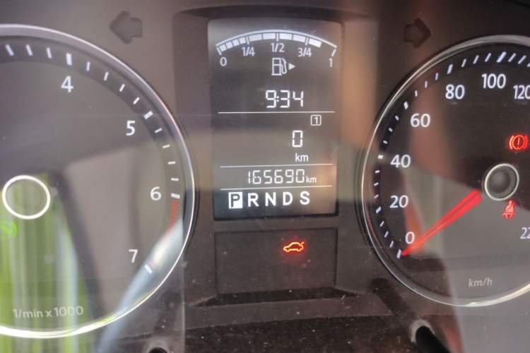 Used Volkswagen Lavida 2011 1.6L Automatic Premium Edition Odometer Close Up