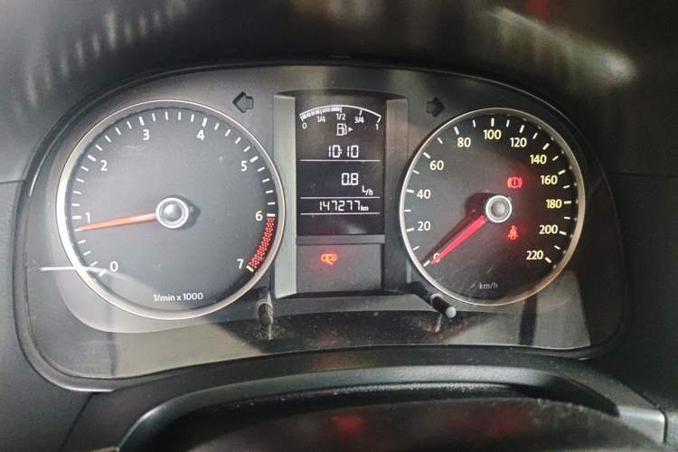 Used Volkswagen Lavida 2011 1.6L Manual Joy Version Odometer Close Up