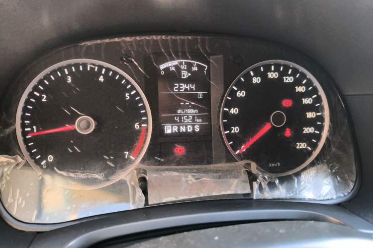 Used Volkswagen Lavida 2011 1.6L Automatic PinYou Edition Odometer Close Up