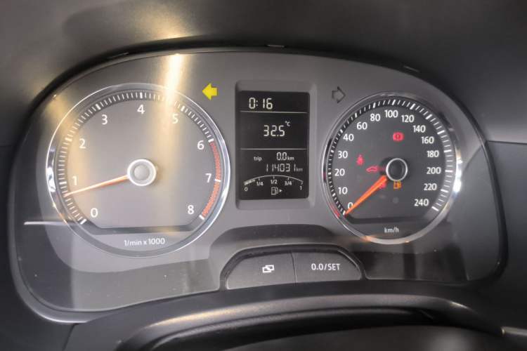 Used Volkswagen Lavida 2011 1.4 TSI Manual Prestige Edition Odometer Close Up