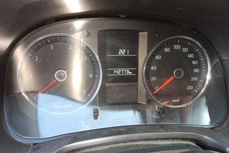 Used Volkswagen Lavida 2011 1.6L Automatic Premium Edition Odometer Close Up