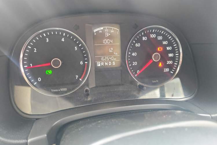 Used Volkswagen Lavida 2011 1.6L Automatic Premium Edition Odometer Close Up