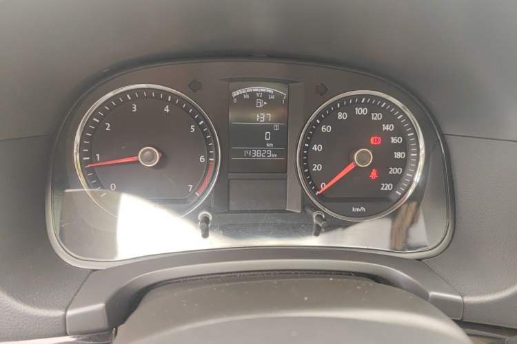Used Volkswagen Lavida 2011 1.6L Manual - Premium Edition Odometer Close Up