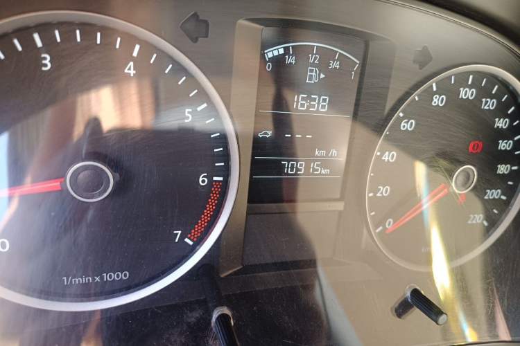 Used Volkswagen Lavida 2011 1.6L Manual Joy Version Odometer Close Up