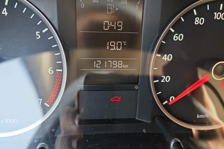 Used Volkswagen Lavida 2011 1.6L Manual Joy Version Odometer Close Up