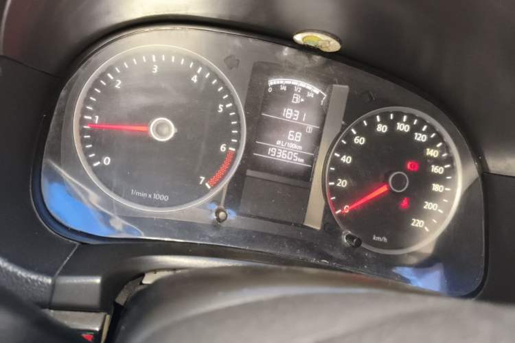 Used Volkswagen Lavida 2011 1.6L Manual Joy Version Odometer Close Up