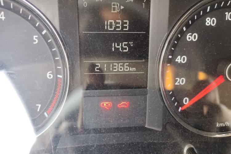 Used Volkswagen Lavida 2011 1.6L Manual - Premium Edition Odometer Close Up