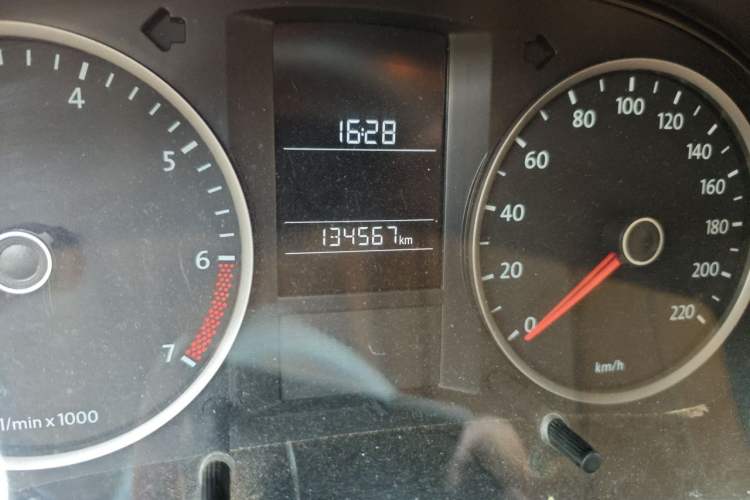 Used Volkswagen Lavida 2011 2.0L Automatic Premium Edition Odometer Close Up