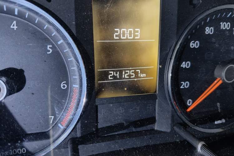 Used Volkswagen Lavida 2011 1.6L Manual - Premium Edition Odometer Close Up