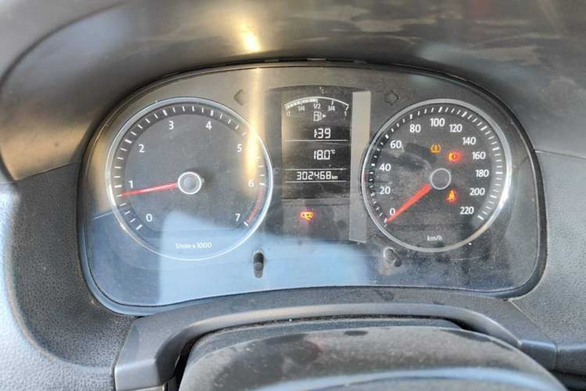 Used Volkswagen Lavida 2011 1.6L Manual Joy Version Odometer Close Up