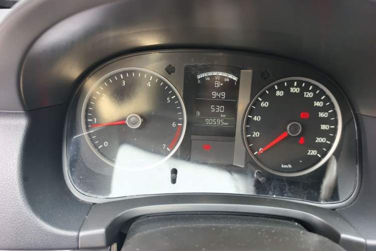 Used Volkswagen Lavida 2011 1.6L Manual Joy Version Odometer Close Up